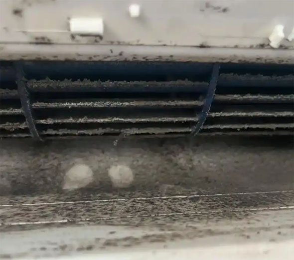 朝天空调吹的风有股烧焦味是怎么回事